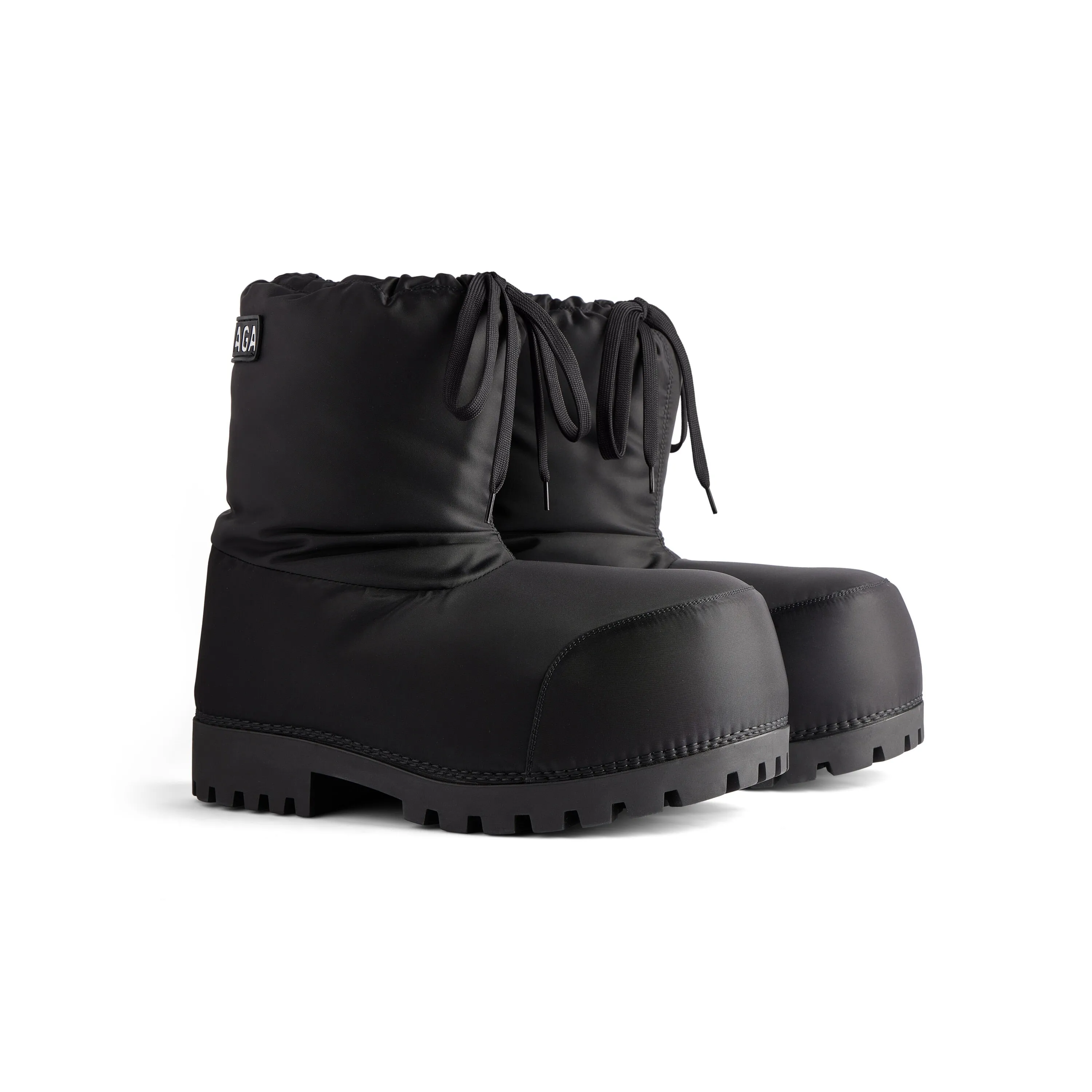 Alaska Low Boot in Black