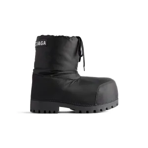 Alaska Low Boot in Black