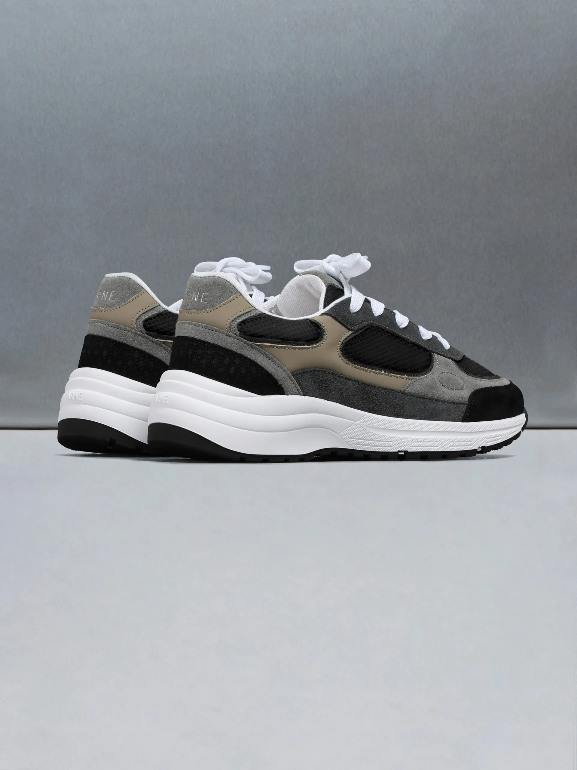 Apollo Runner in Black Safari