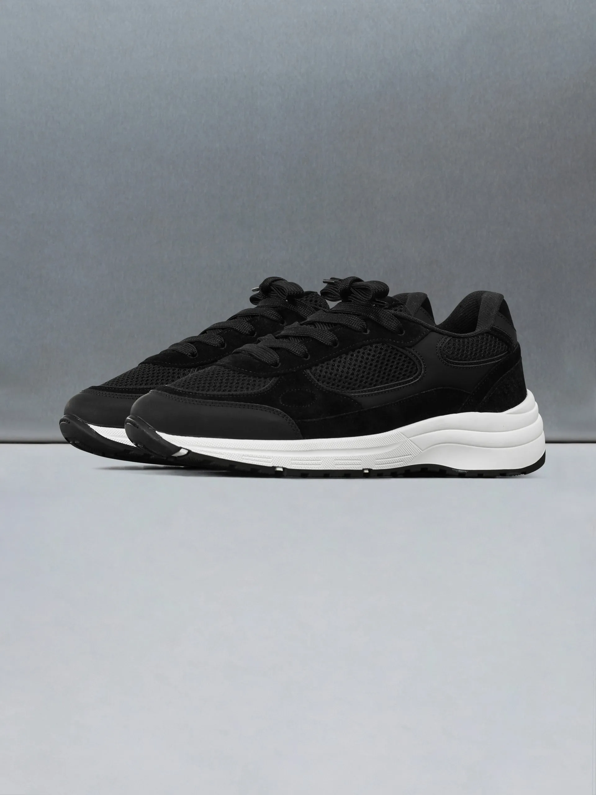 Apollo Runner in Black