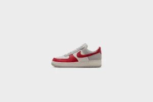 Nike Air Force 1 ‘07 LV8 (LT Iron Ore/Gym Red-Pale Ivory)