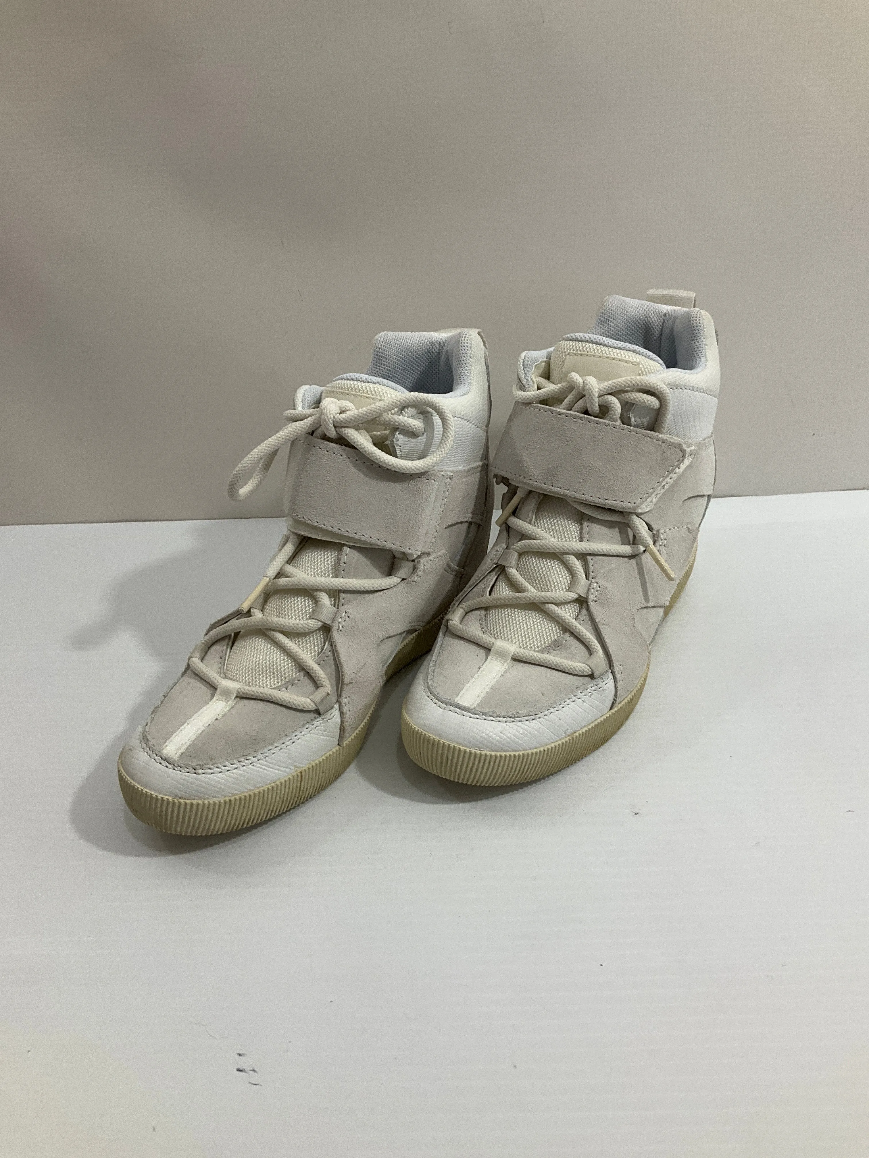 Shoes Sneakers By Sorel In White, Size: 9