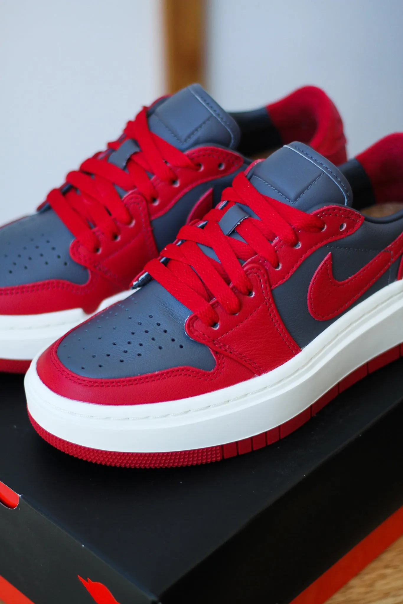 W AIR JORDAN 1 ELEVATE LOW "DARK GREY/VARSITY RED"