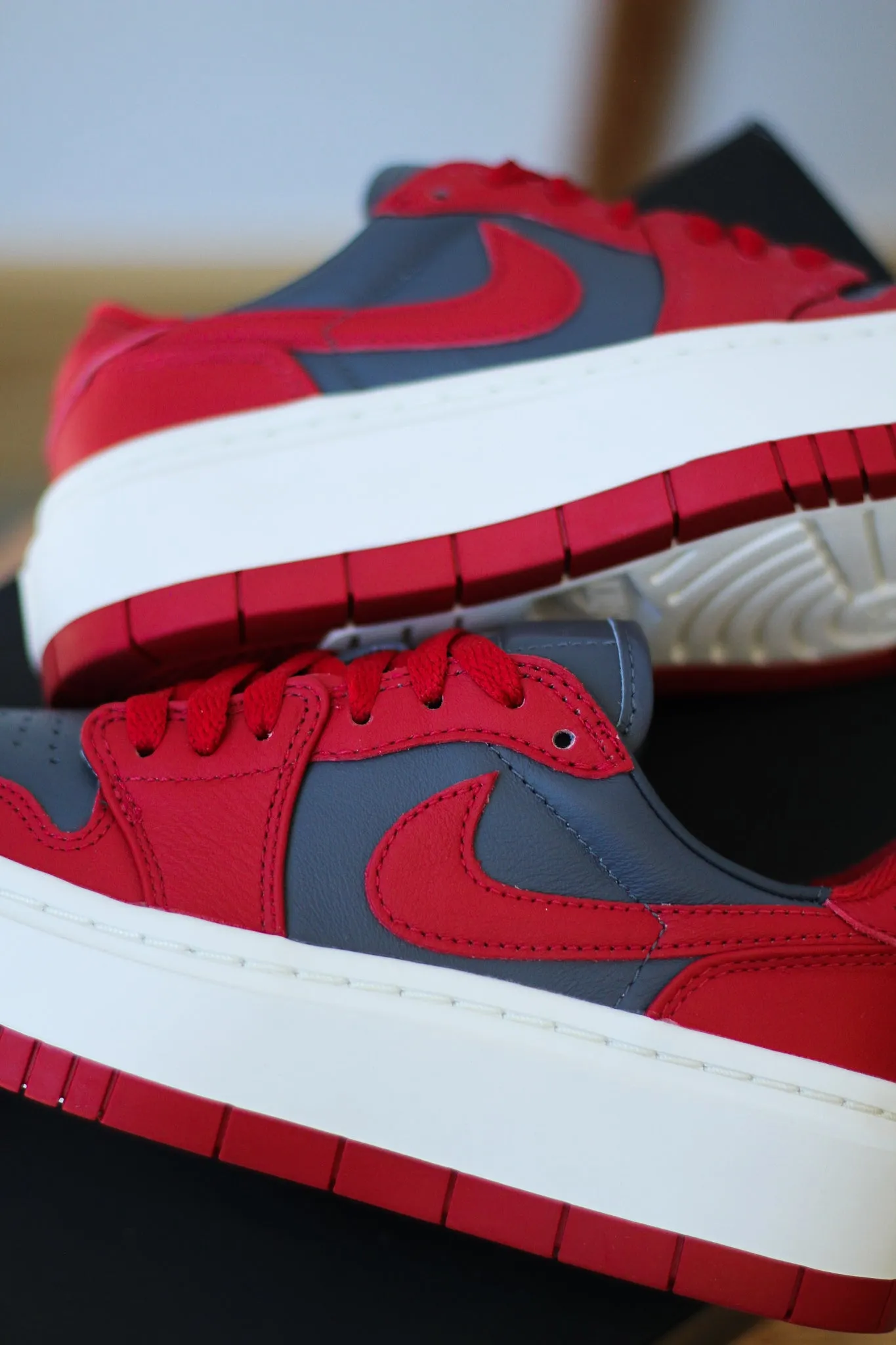 W AIR JORDAN 1 ELEVATE LOW "DARK GREY/VARSITY RED"