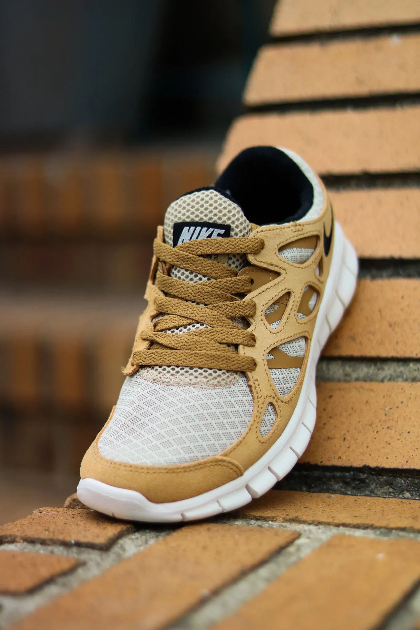 W NIKE FREE RUN 2 "WHEAT/WINE"